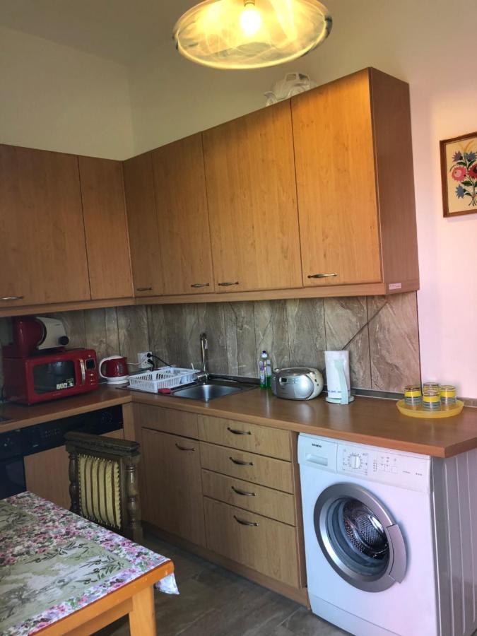 Apartmanhaz *